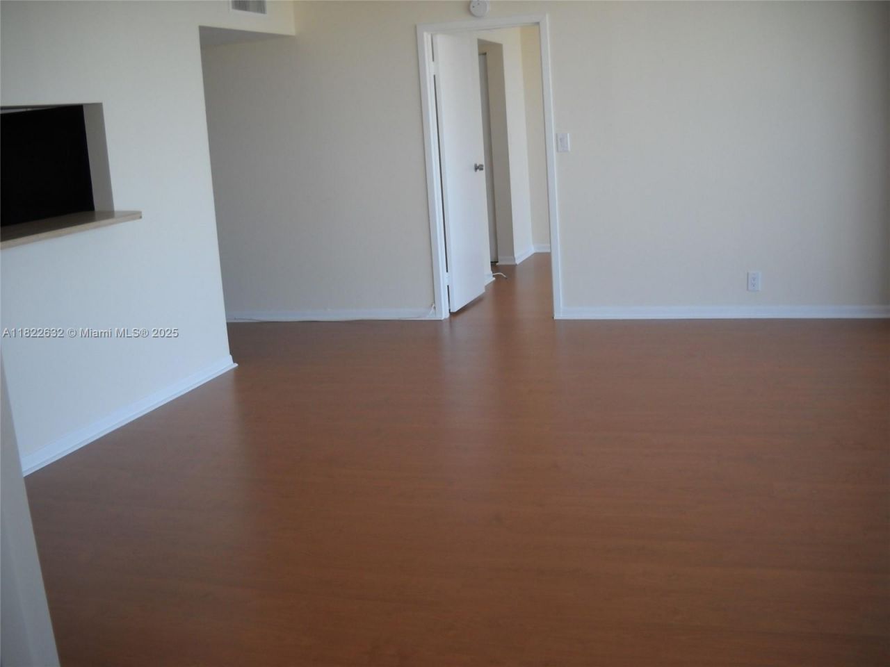 7601 E Treasure Dr, Unit 2114, North Bay Village, FL 33141 Photo