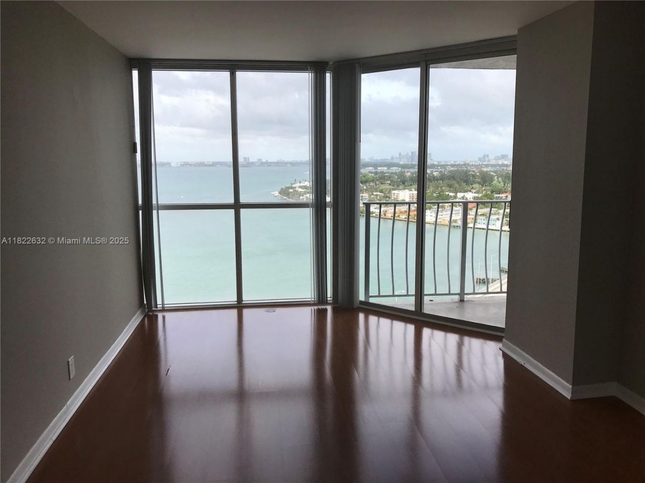 7601 E Treasure Dr, Unit 2114, North Bay Village, FL 33141 Photo