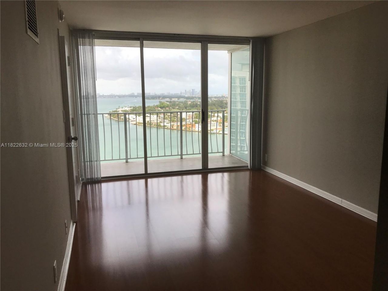 7601 E Treasure Dr, Unit 2114, North Bay Village, FL 33141 Photo