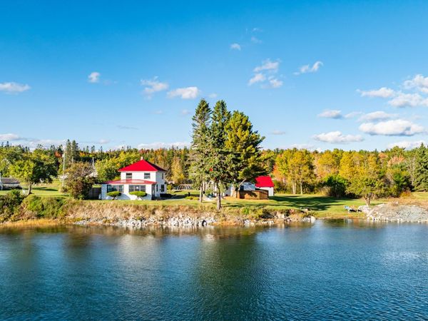 1723 US 1 Highway, Sullivan, ME 04664