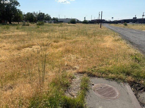 337 E HIGHLAND AVE, Hermiston, OR 97838