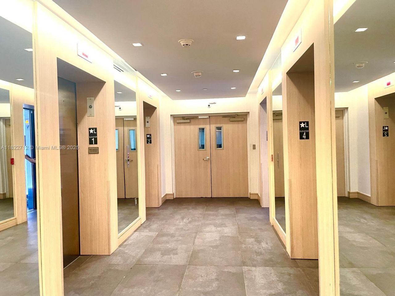 90 SW 3rd St, Unit 3010, Miami, FL 33130 Photo