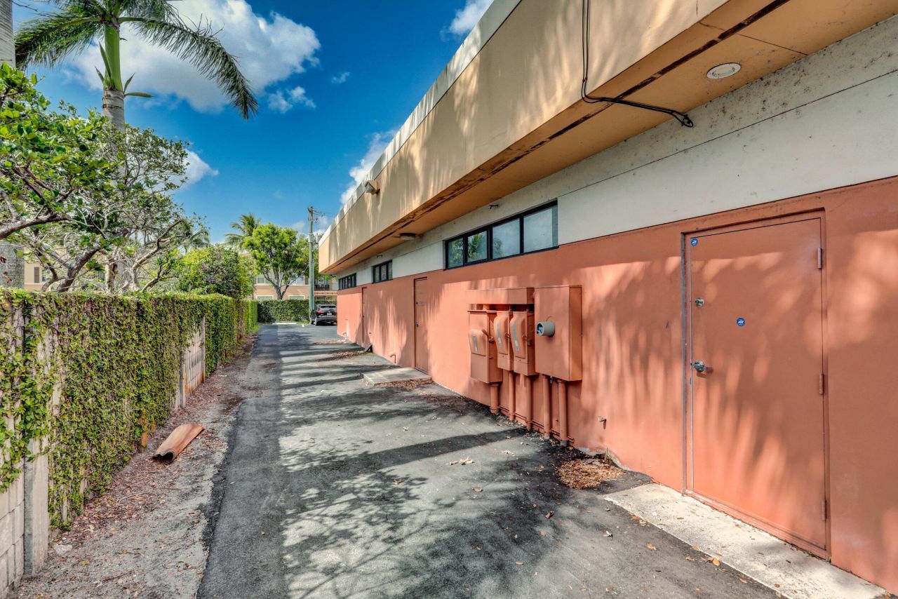 3537 Forest Hill Boulevard, West Palm Beach, FL 33406 Photo