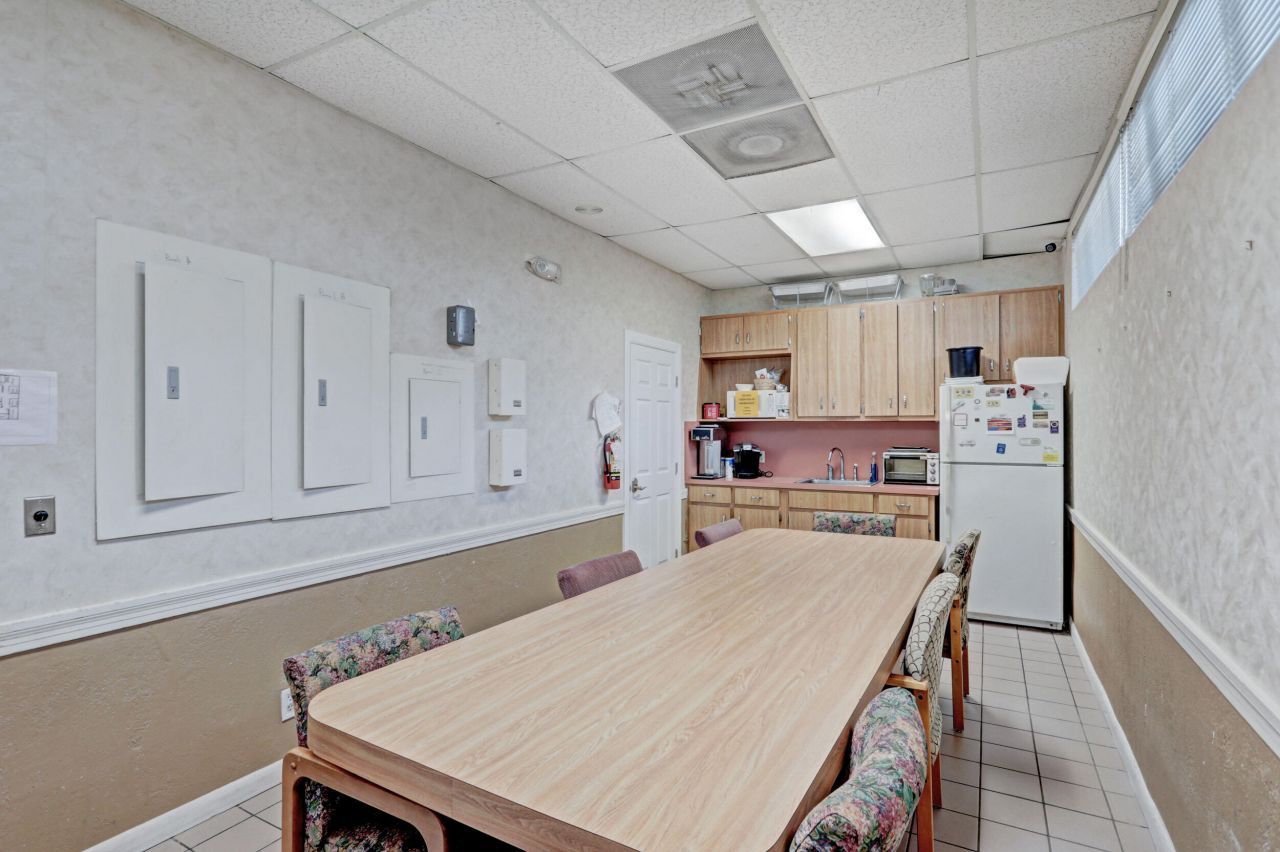 3537 Forest Hill Boulevard, West Palm Beach, FL 33406 Photo