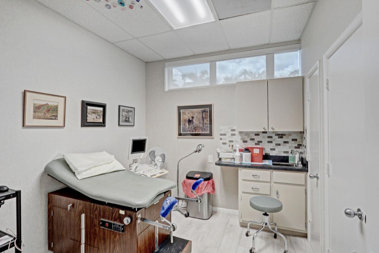 3537 Forest Hill Boulevard, West Palm Beach, FL 33406 Photo