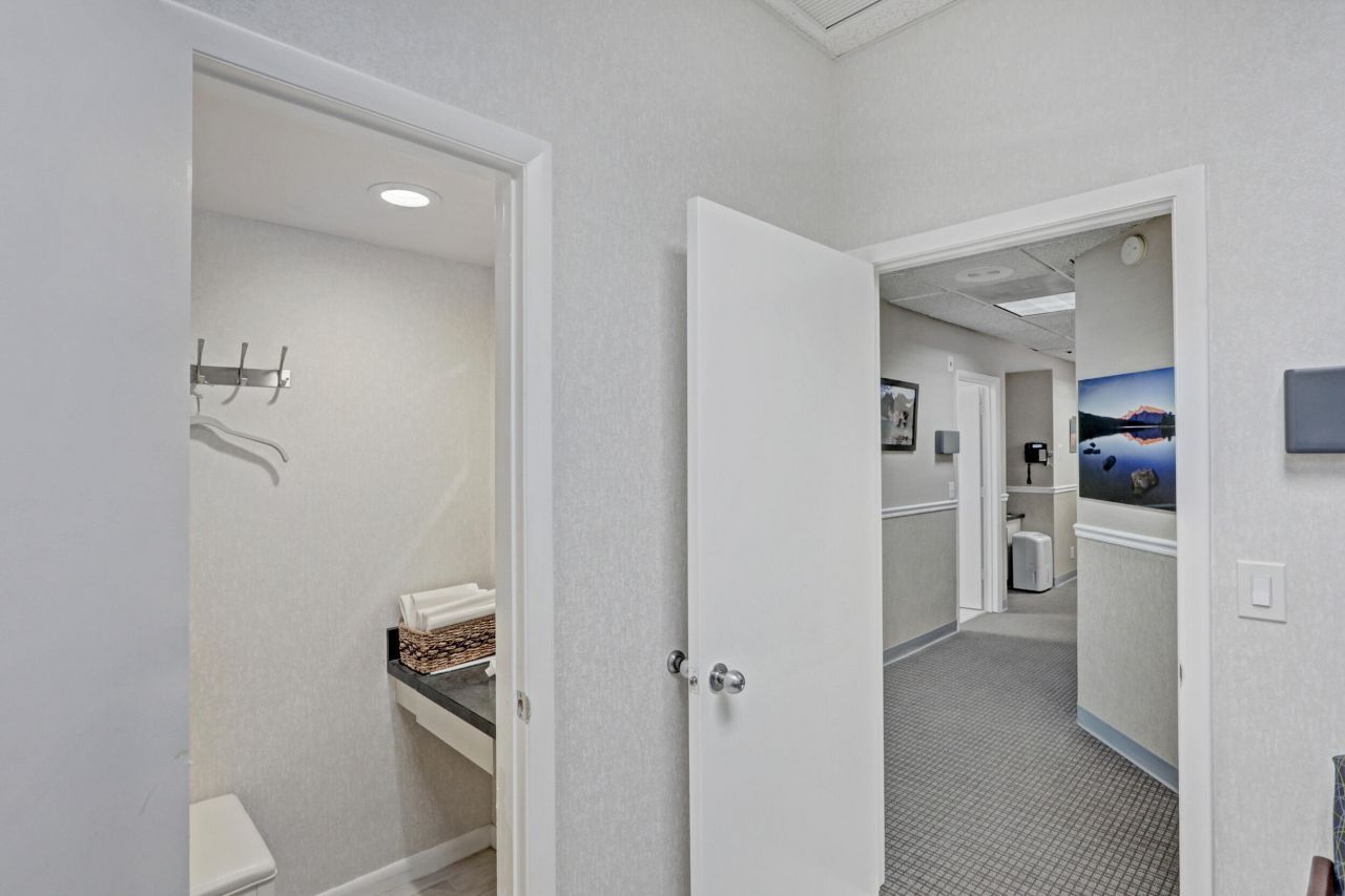 3537 Forest Hill Boulevard, West Palm Beach, FL 33406 Photo