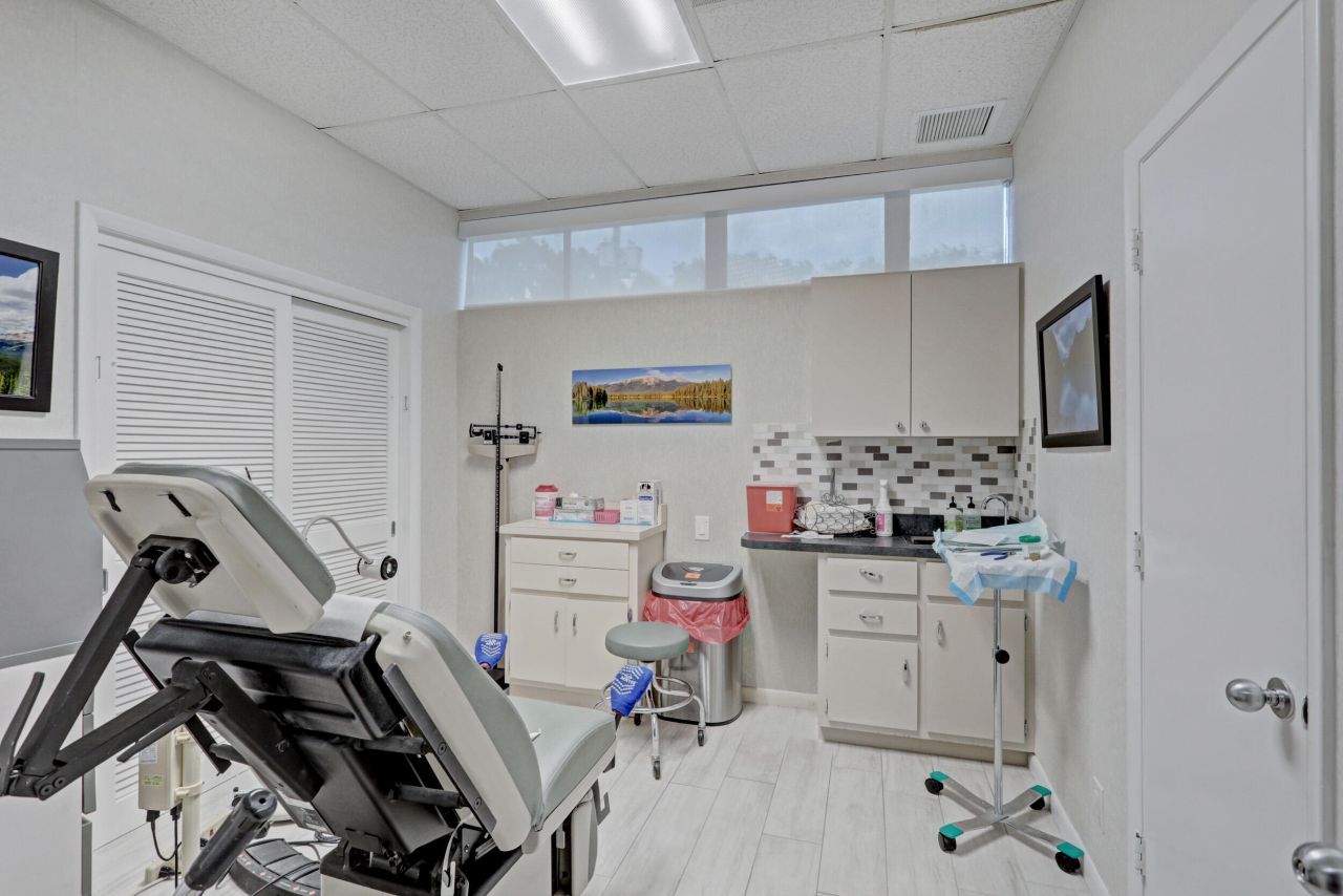 3537 Forest Hill Boulevard, West Palm Beach, FL 33406 Photo