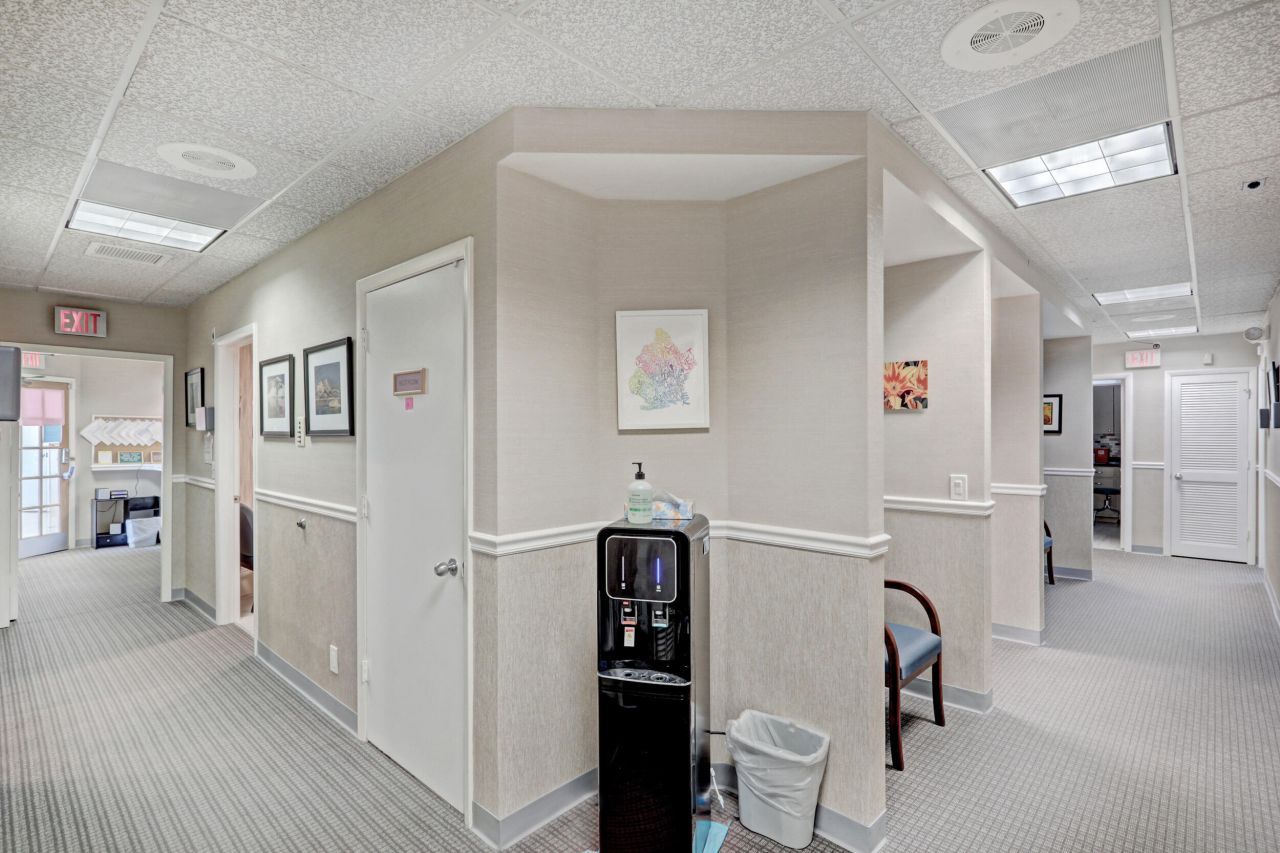 3537 Forest Hill Boulevard, West Palm Beach, FL 33406 Photo