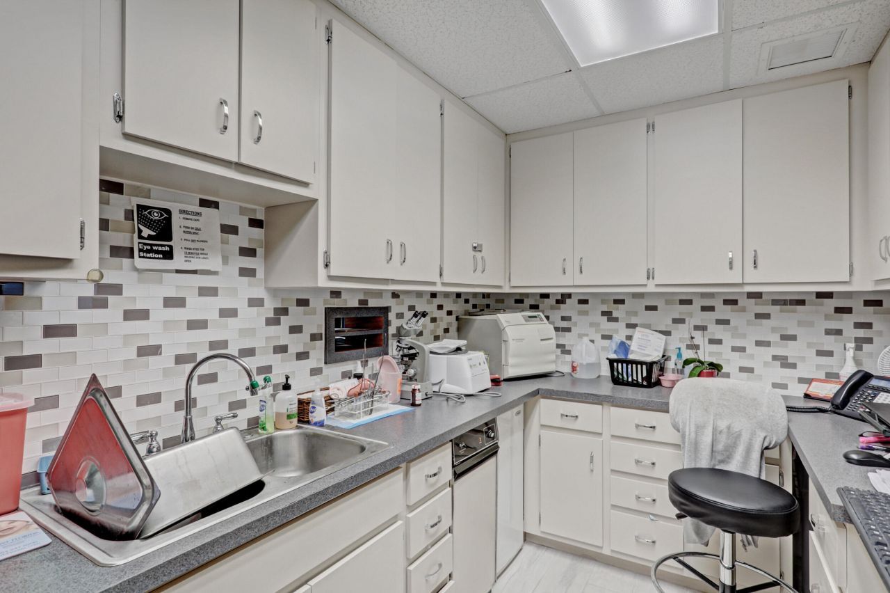3537 Forest Hill Boulevard, West Palm Beach, FL 33406 Photo