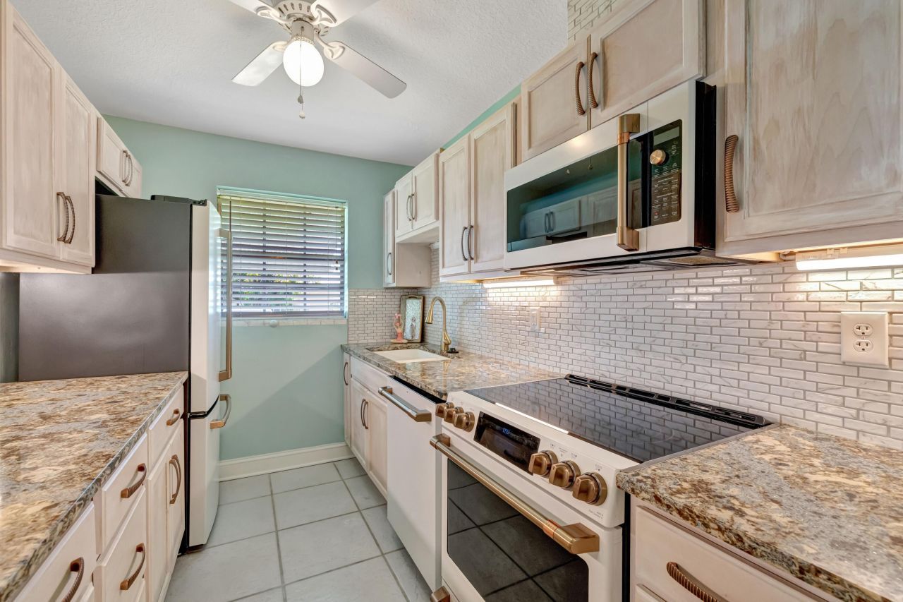 215 Manatee Lane, Unit B, Fort Pierce, FL 34952 Photo