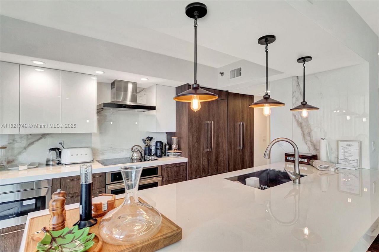 16425 Collins Ave, Unit 311, Sunny Isles Beach, FL 33160 Photo