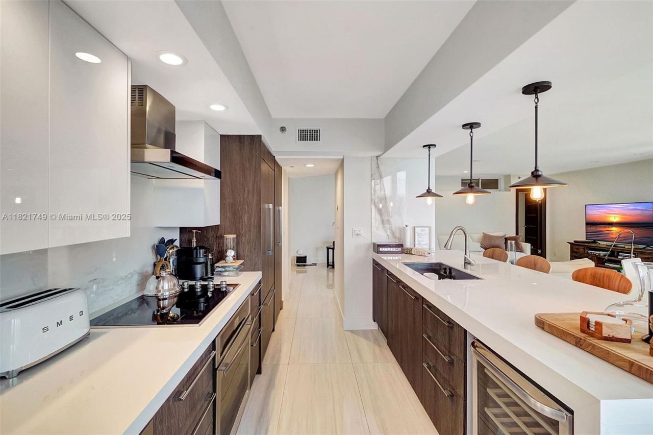 16425 Collins Ave, Unit 311, Sunny Isles Beach, FL 33160 Photo