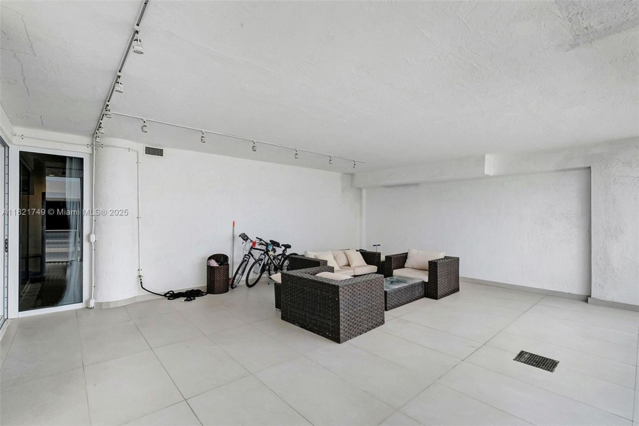 16425 Collins Ave, Unit 311, Sunny Isles Beach, FL 33160 Photo