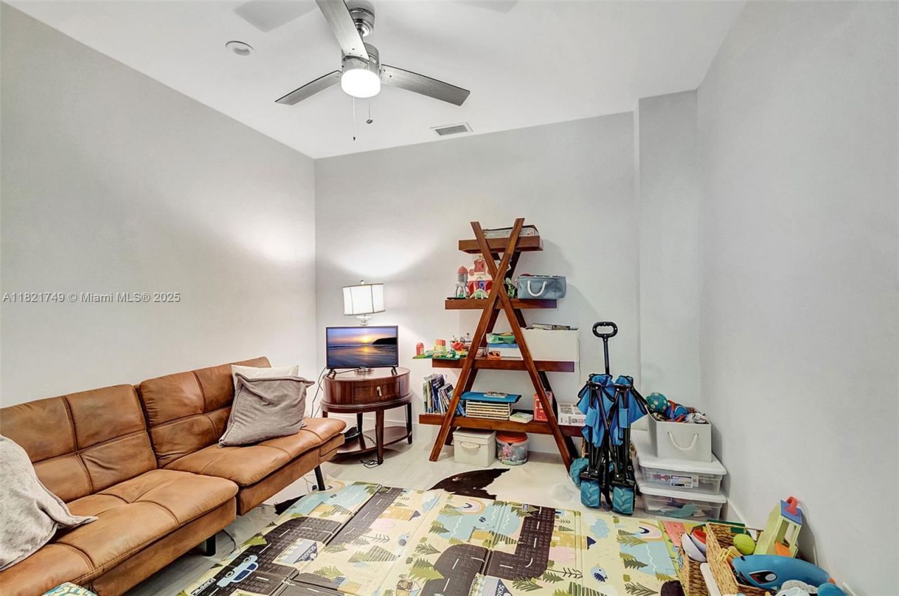 16425 Collins Ave, Unit 311, Sunny Isles Beach, FL 33160 Photo