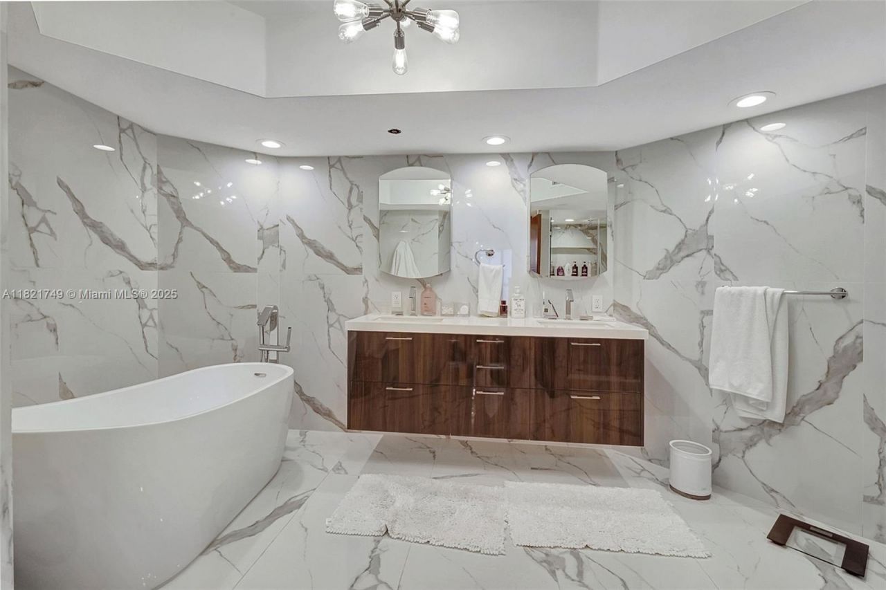 16425 Collins Ave, Unit 311, Sunny Isles Beach, FL 33160 Photo