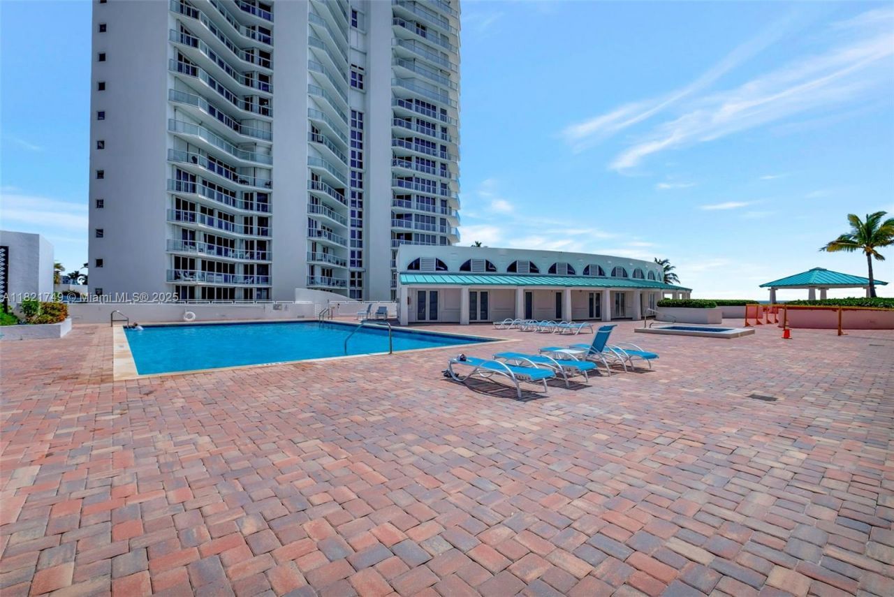 16425 Collins Ave, Unit 311, Sunny Isles Beach, FL 33160 Photo