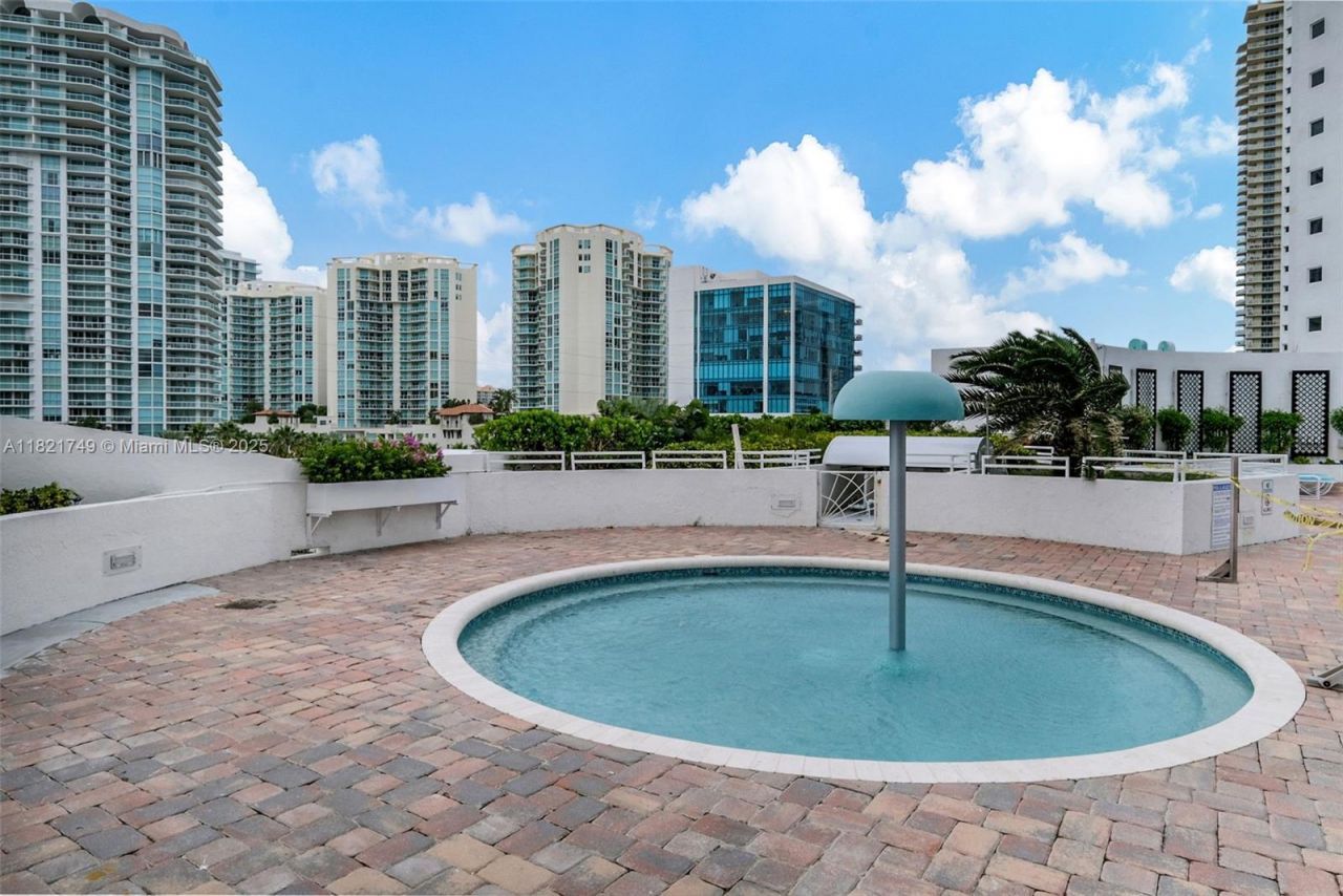 16425 Collins Ave, Unit 311, Sunny Isles Beach, FL 33160 Photo