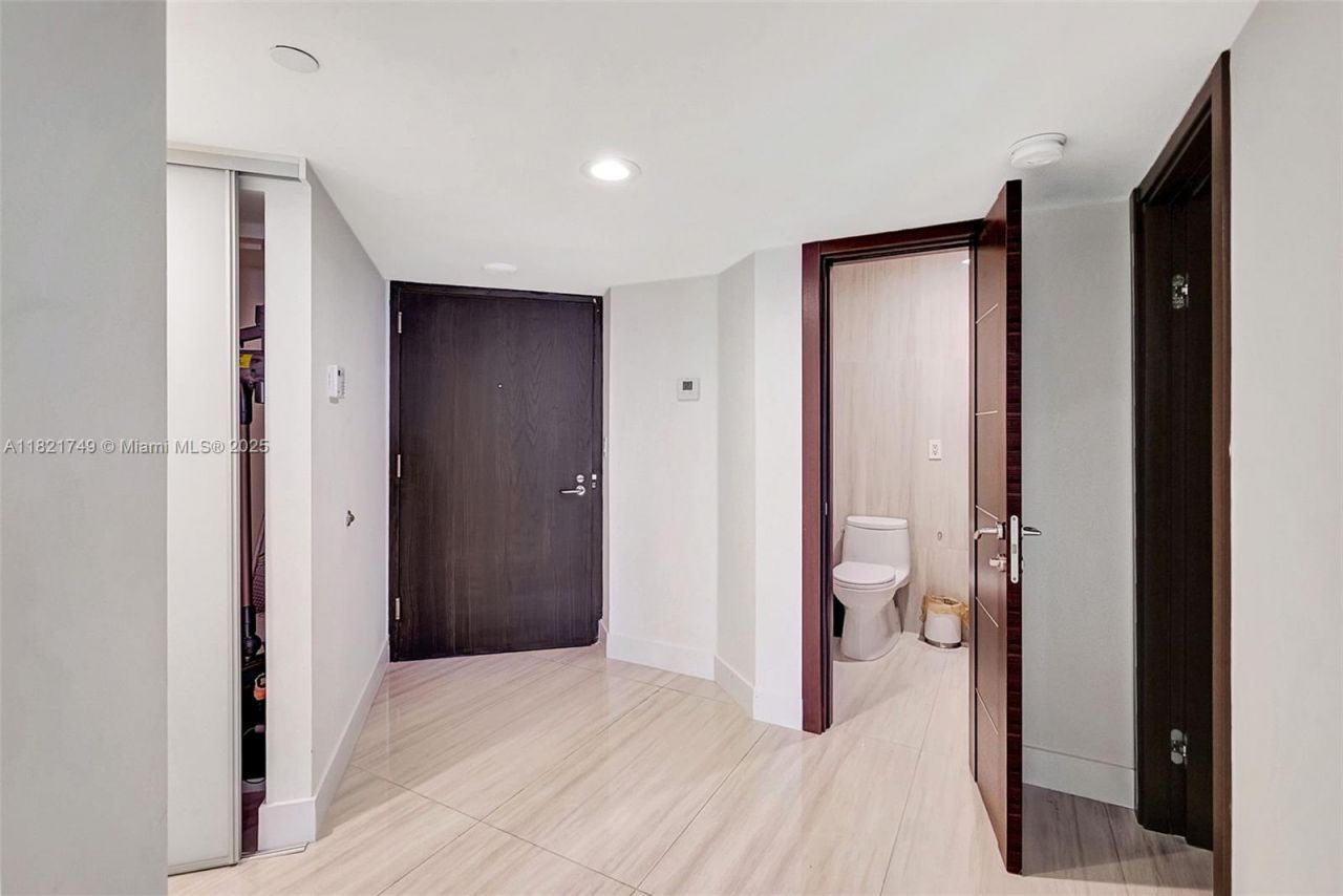 16425 Collins Ave, Unit 311, Sunny Isles Beach, FL 33160 Photo