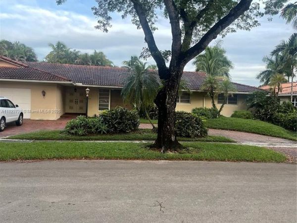 16120 E Troon Cir, Miami Lakes, FL 33014