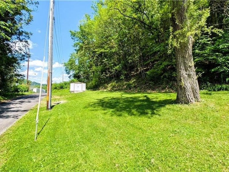 33 Alaska Avenue, Chester, WV 26034 Photo 10