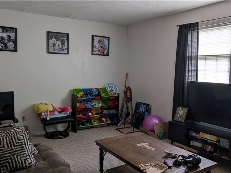 33 Alaska Avenue, Chester, WV 26034 Photo 2