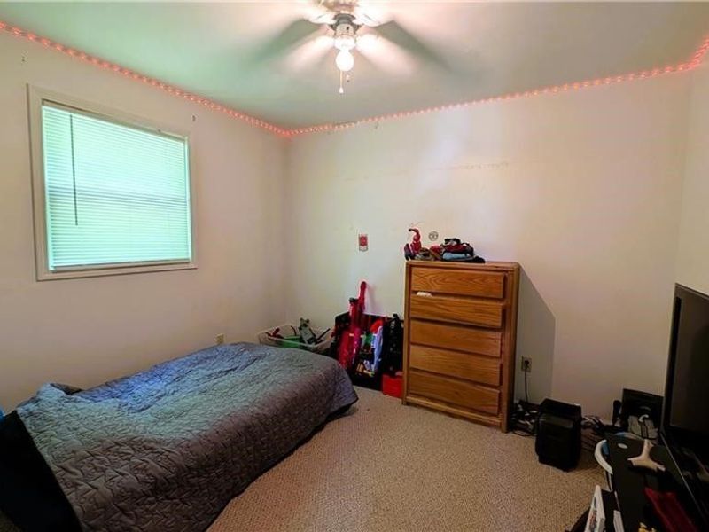 33 Alaska Avenue, Chester, WV 26034 Photo 8