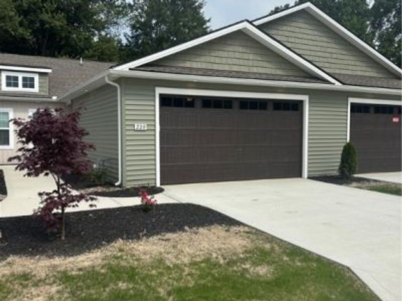 220 Alexander Drive, Elyria, OH 44035 Photo 2