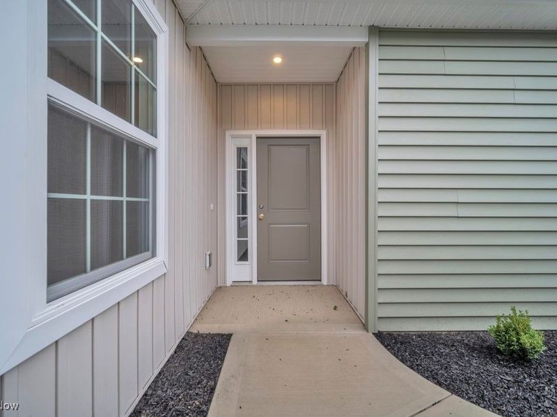 220 Alexander Drive, Elyria, OH 44035 Photo 3