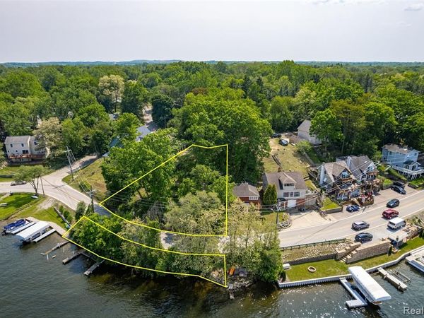 411 Heights Road, Lake Orion Vlg, MI 48362