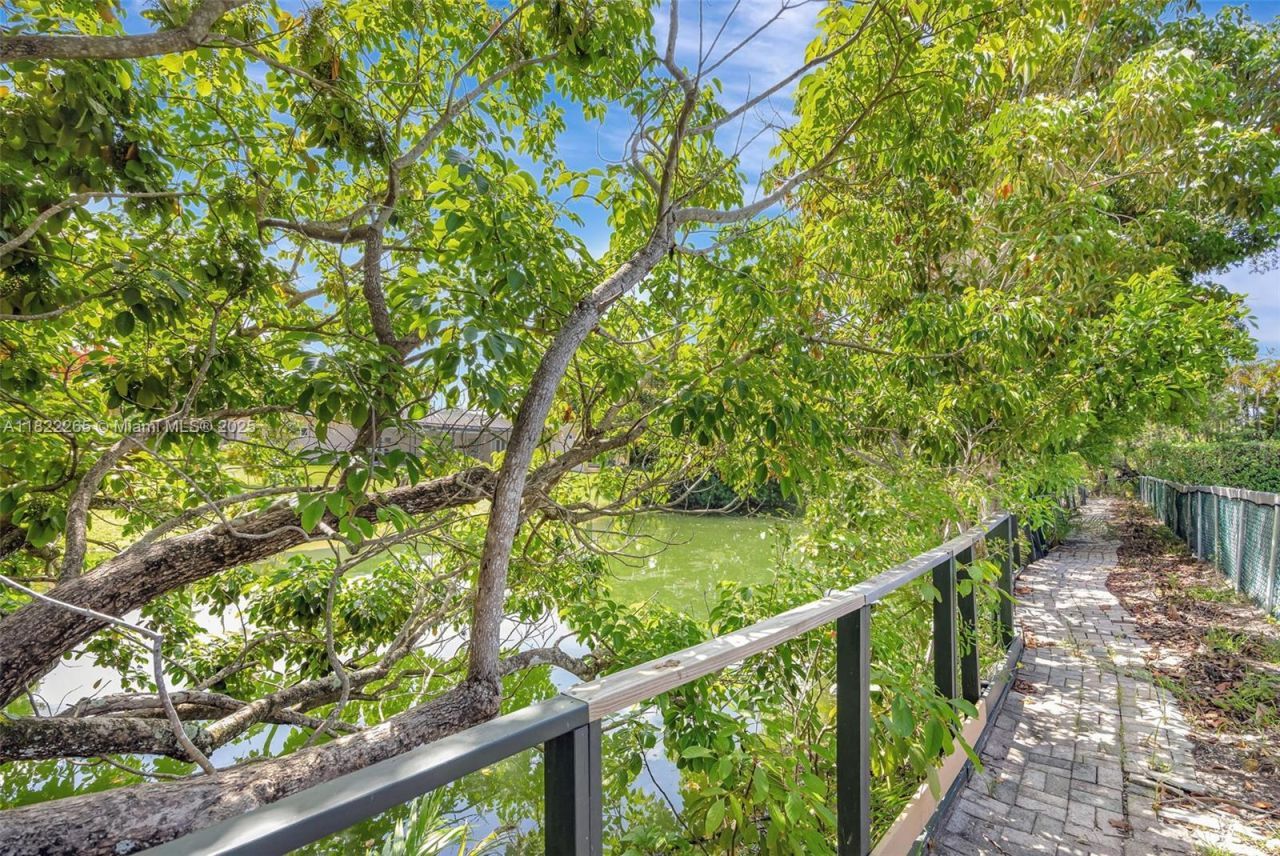 11230 SW 69th Ct, Pinecrest, FL 33156 Photo