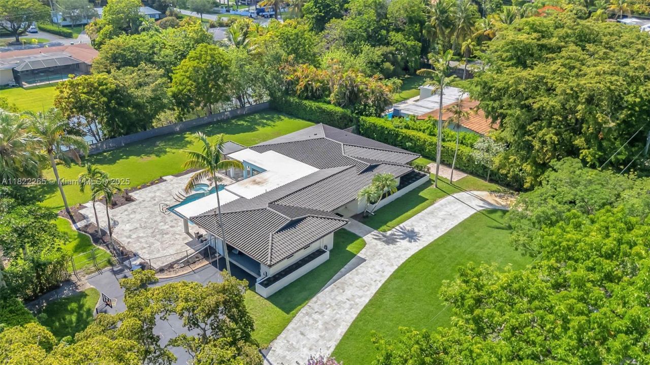 11230 SW 69th Ct, Pinecrest, FL 33156 Photo