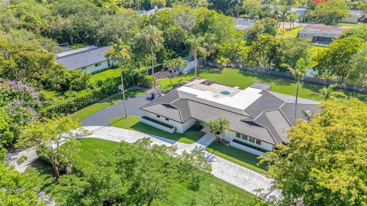 11230 SW 69th Ct, Pinecrest, FL 33156 Photo