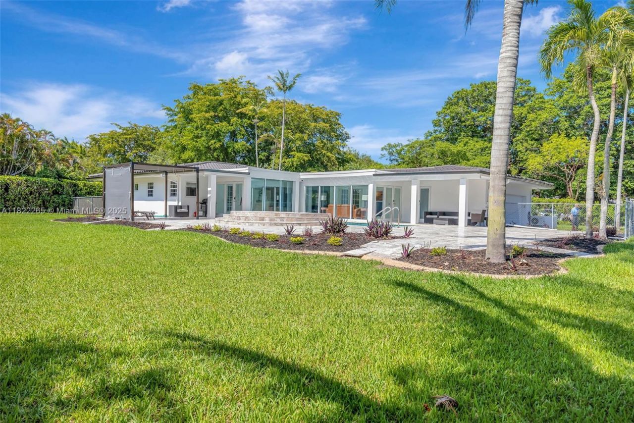 11230 SW 69th Ct, Pinecrest, FL 33156 Photo