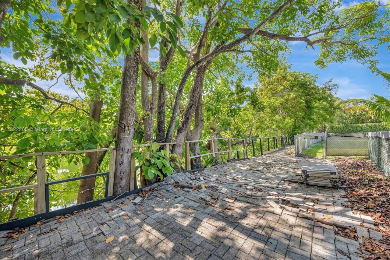 11230 SW 69th Ct, Pinecrest, FL 33156 Photo