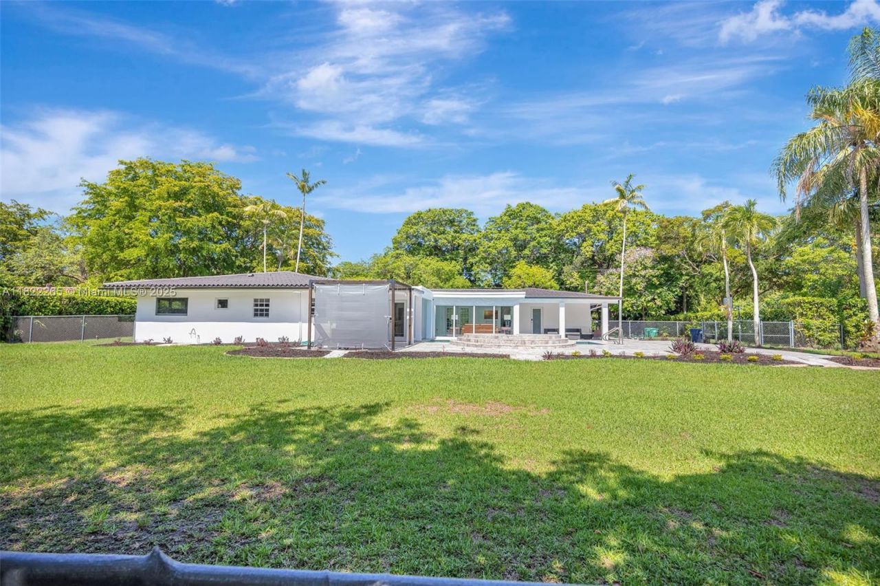 11230 SW 69th Ct, Pinecrest, FL 33156 Photo