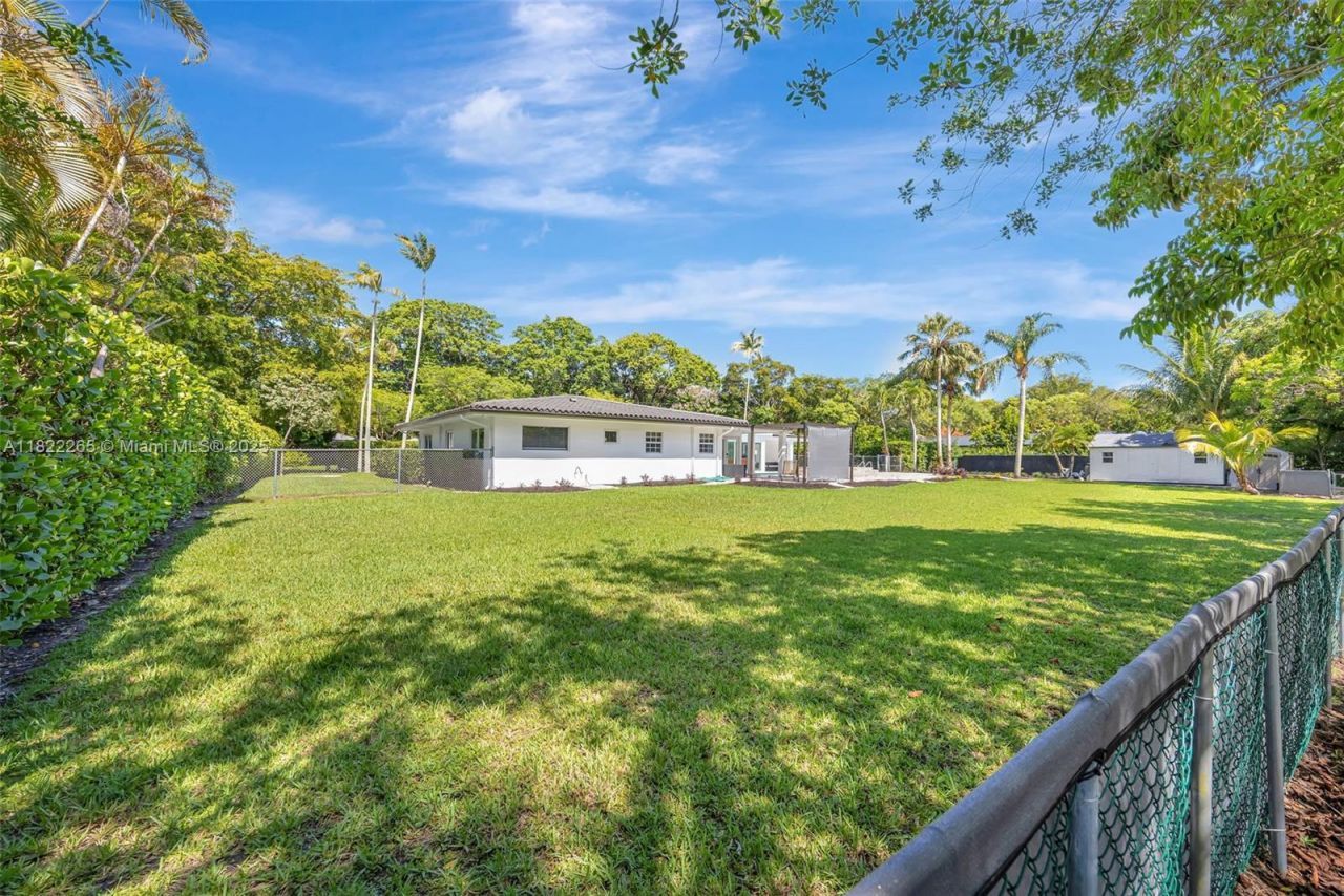 11230 SW 69th Ct, Pinecrest, FL 33156 Photo