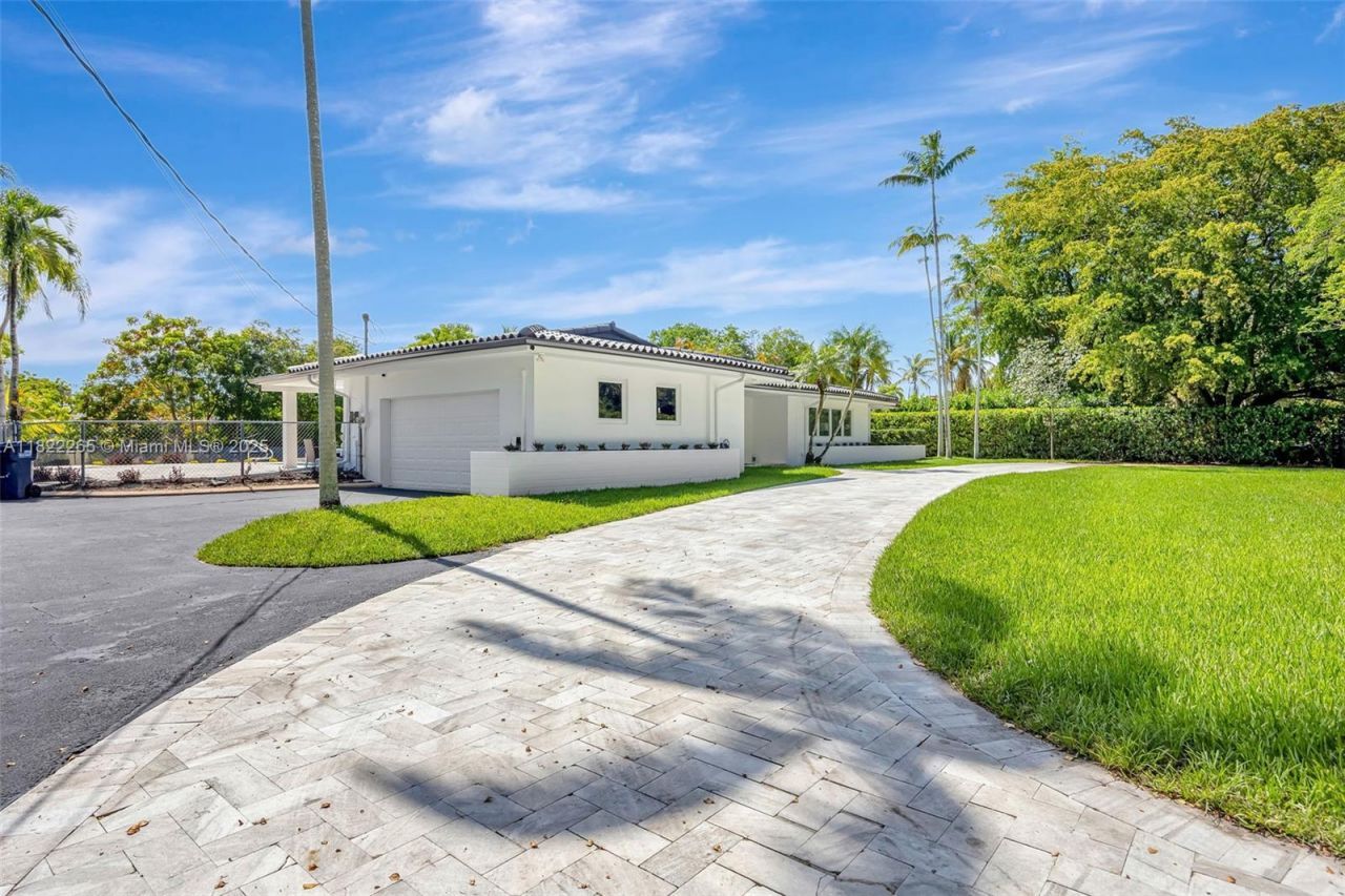 11230 SW 69th Ct, Pinecrest, FL 33156 Photo