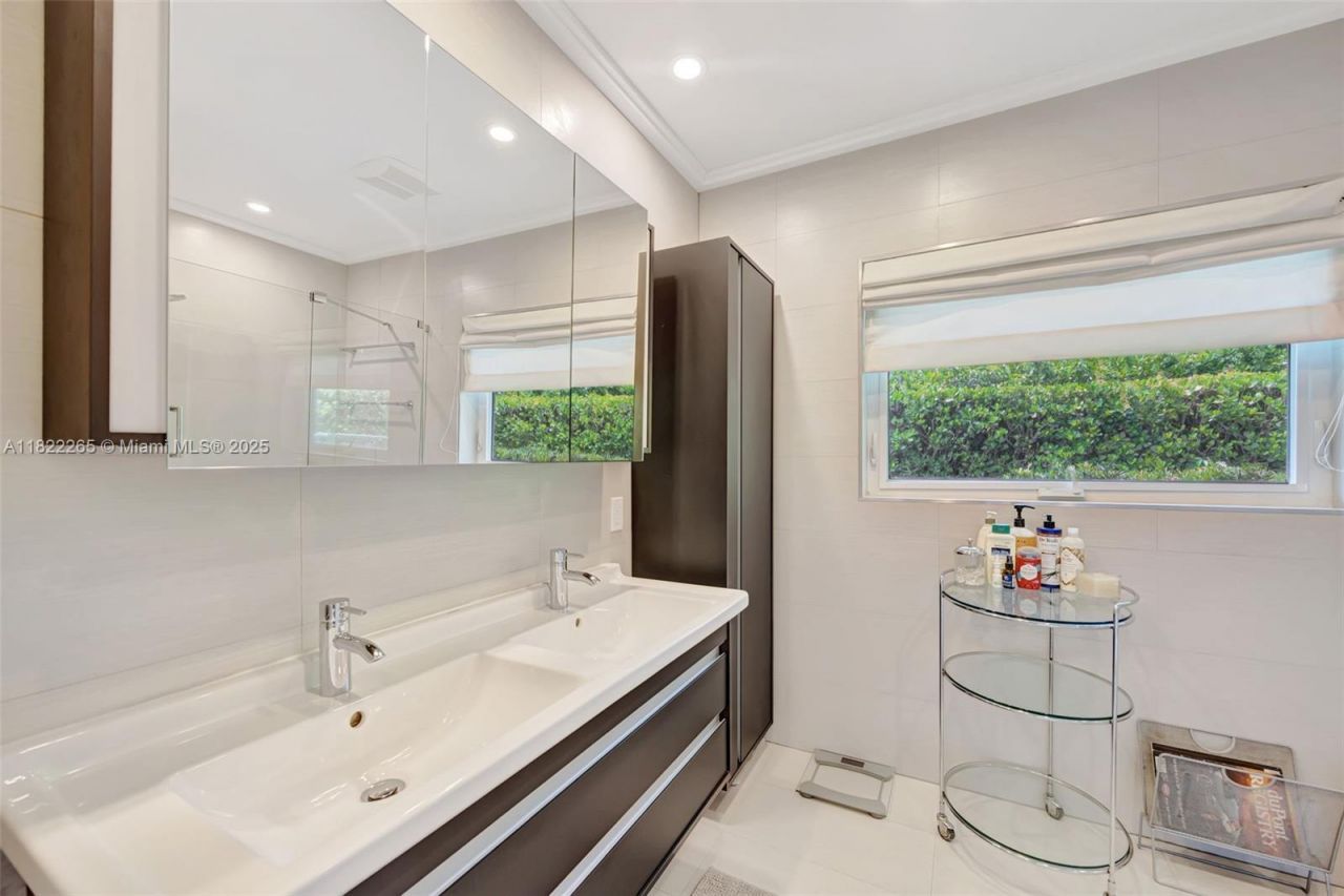 11230 SW 69th Ct, Pinecrest, FL 33156 Photo