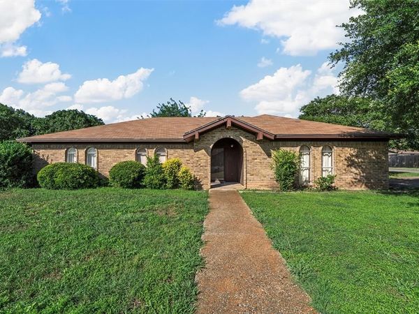 300 Travis Lane, Hewitt, TX 76643