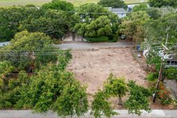 1103 Palm Boulevard photo 4