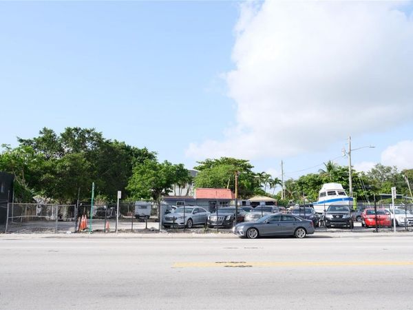 490 NW 79th St, Miami, FL 33150