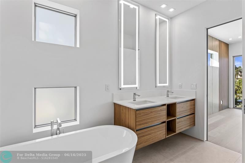 91 Fiesta Way, Fort Lauderdale, FL 33301 Photo