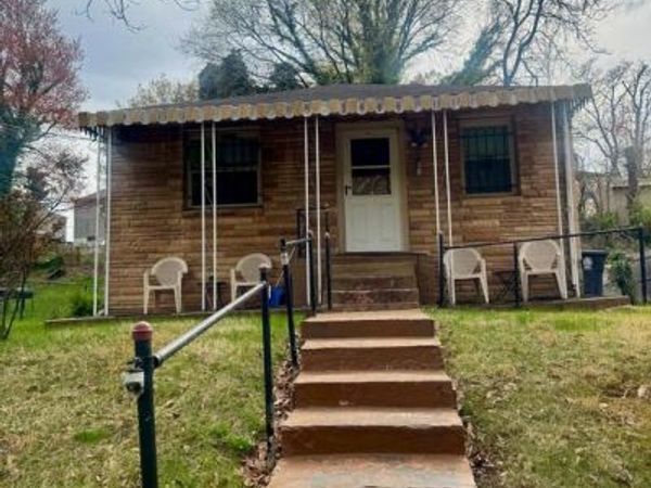 1400 FARMINGDALE AVENUE, CAPITOL HEIGHTS, MD 20743