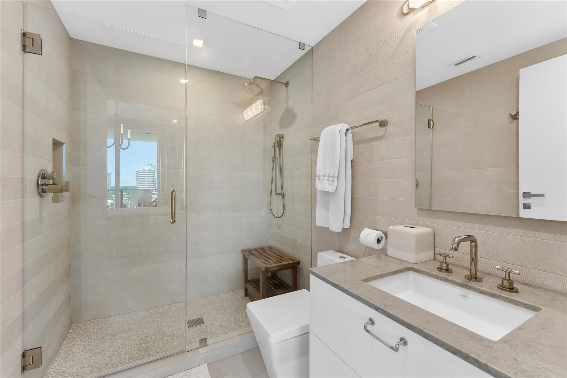 435 Bayshore Drive, Unit 702, Fort Lauderdale, FL 33304 Photo