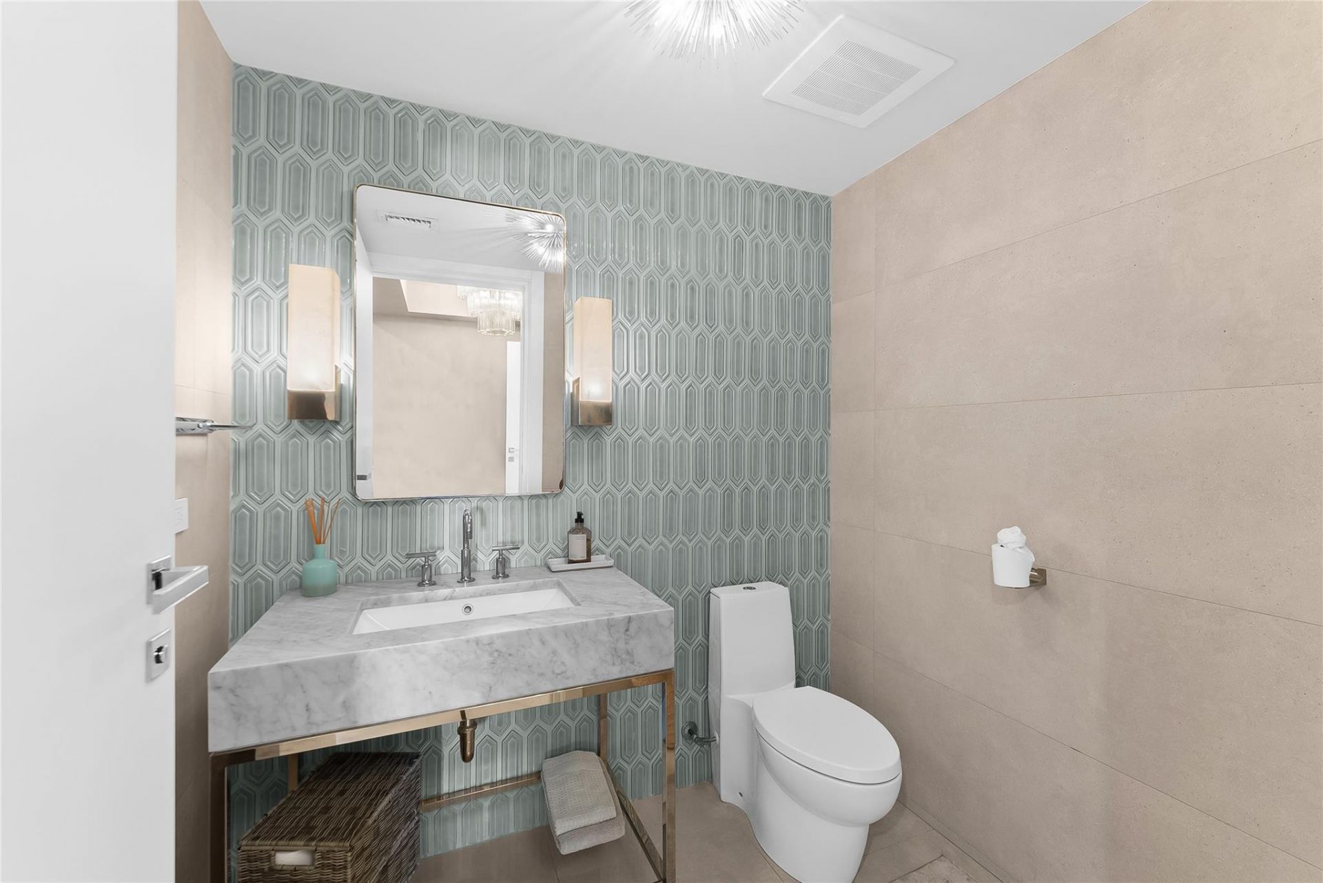 435 Bayshore Drive, Unit 702, Fort Lauderdale, FL 33304 Photo