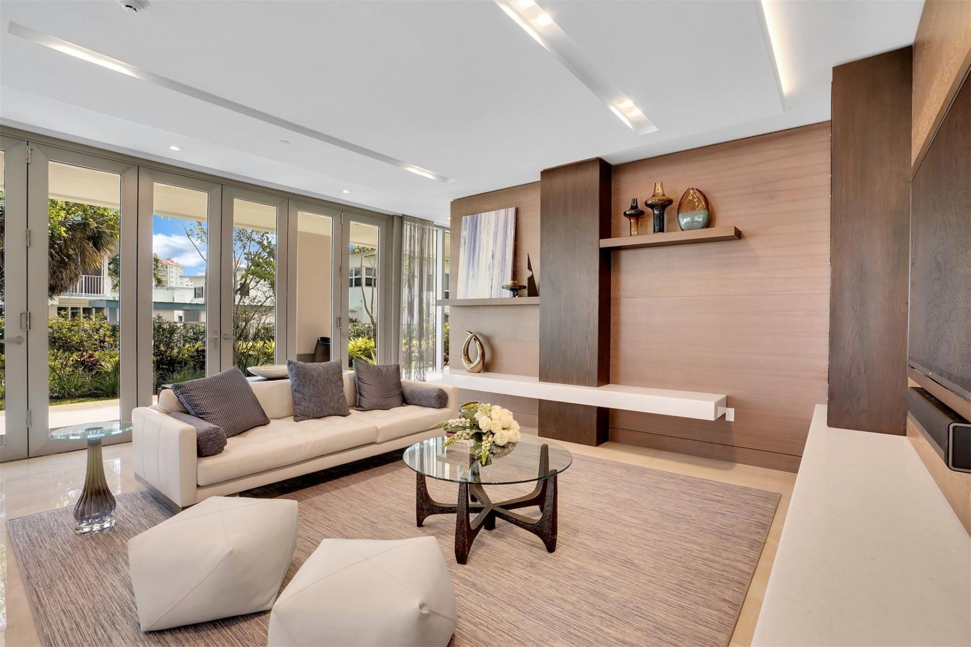 435 Bayshore Drive, Unit 702, Fort Lauderdale, FL 33304 Photo