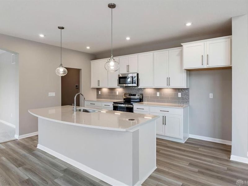 2544 Golden Leaf Drive, Beavercreek, OH 45431 Photo 2