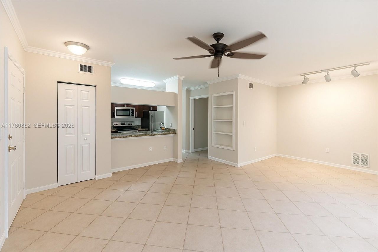 6410 Emerald Dunes Dr, Unit 206, West Palm Beach, FL 33411 Photo