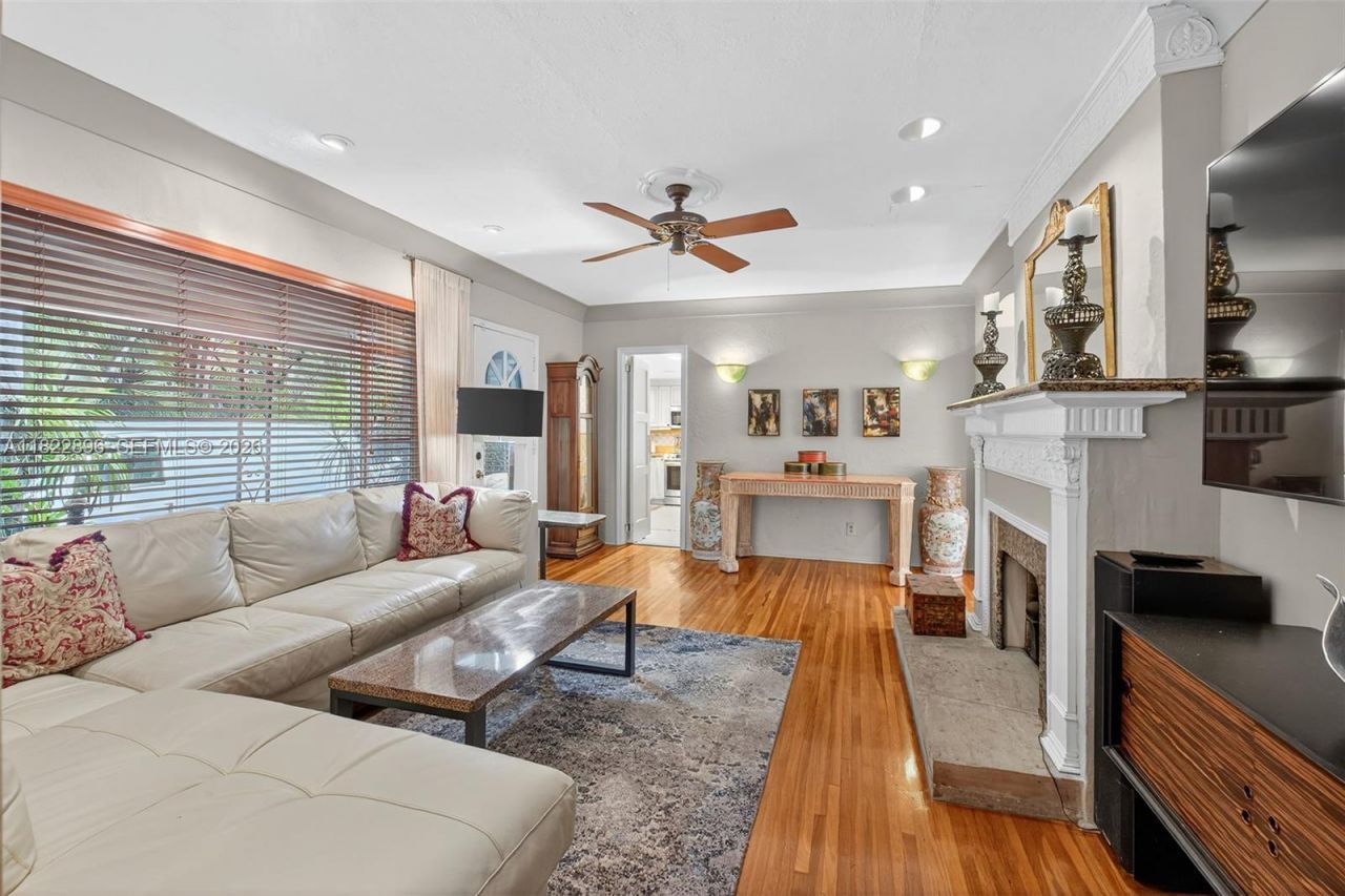 4187 S Le Jeune Rd, Miami, FL 33133 Photo