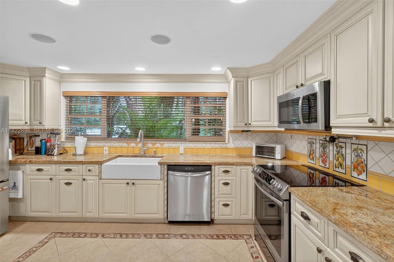 4187 S Le Jeune Rd, Miami, FL 33133 Photo